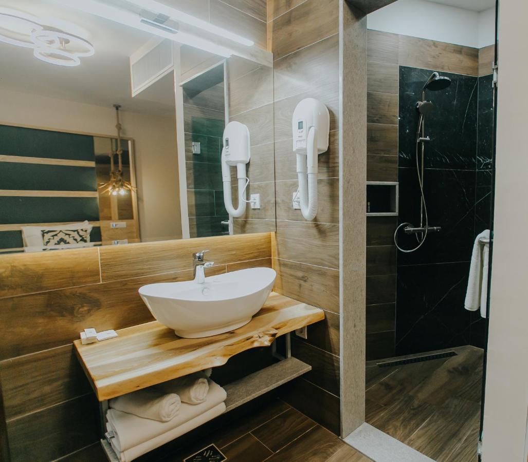 Lostrita - Pastravarie, Hotel & Spa บายามาเร ภายนอก รูปภาพ